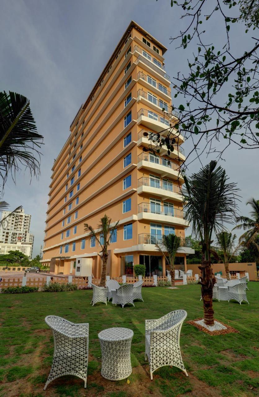 Jvk Park Hotel Kochi Exterior photo