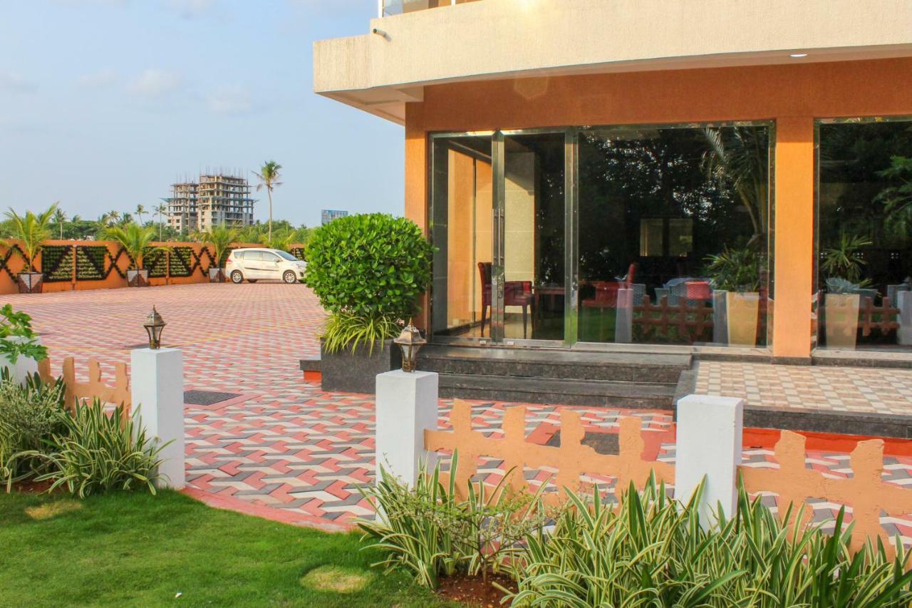 Jvk Park Hotel Kochi Exterior photo